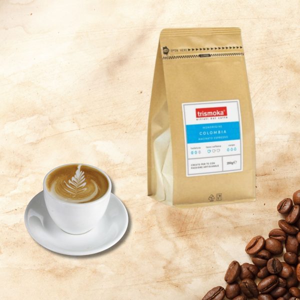 Trismoka Columbia 250g Single Origin Vorderseite mit gemahlenem Kaffee